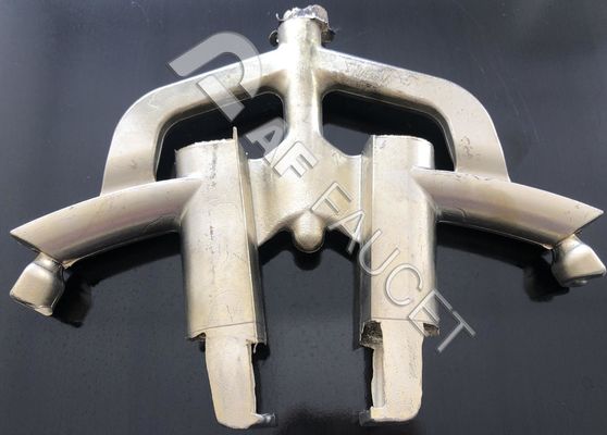Máquina de fundição CNC Máquina de fundição automática de latão- 2 manipuladores Máquina de fundição a moagem a baixo pressão